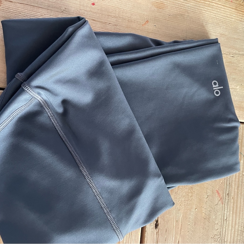 High-waisted silver/gray Ali leggings in XL. Worn once.
